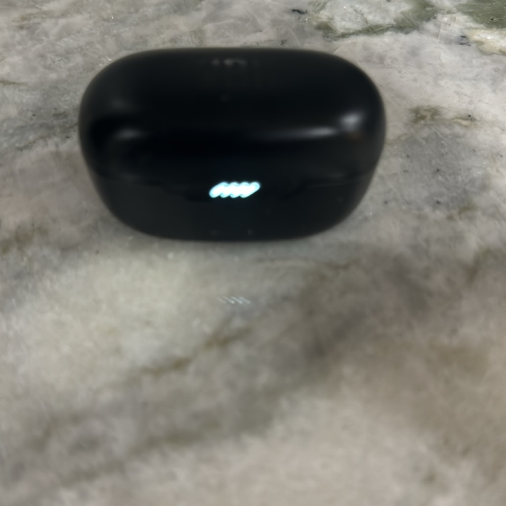 JBL Tune Buds Earphones, Bluetooth and Wireless, Water Resistant Noise Canceling - Picture 2 of 7